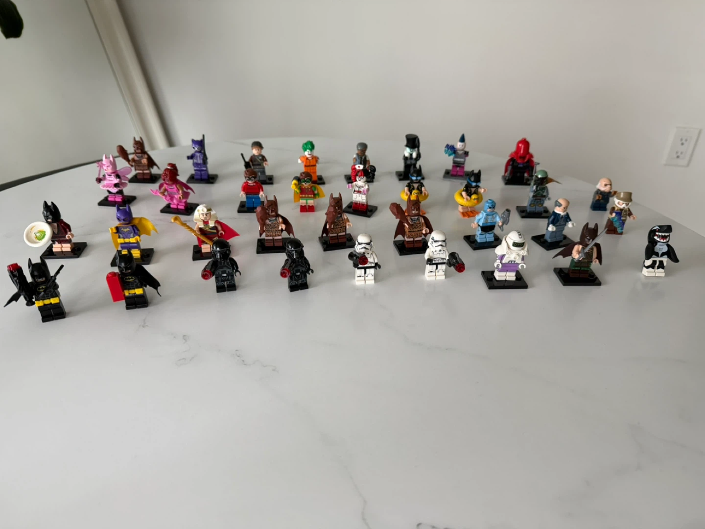 Assorted LEGO Minifigures Collection - photo 2