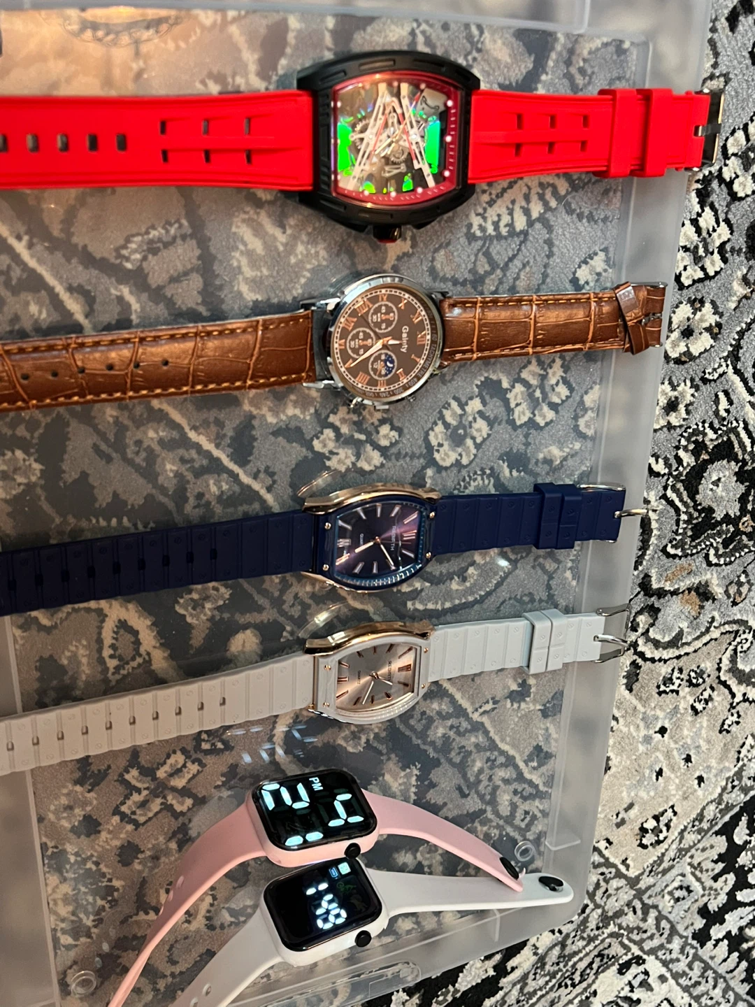 (Free Delivery) Collection of 5 Watches - photo 3