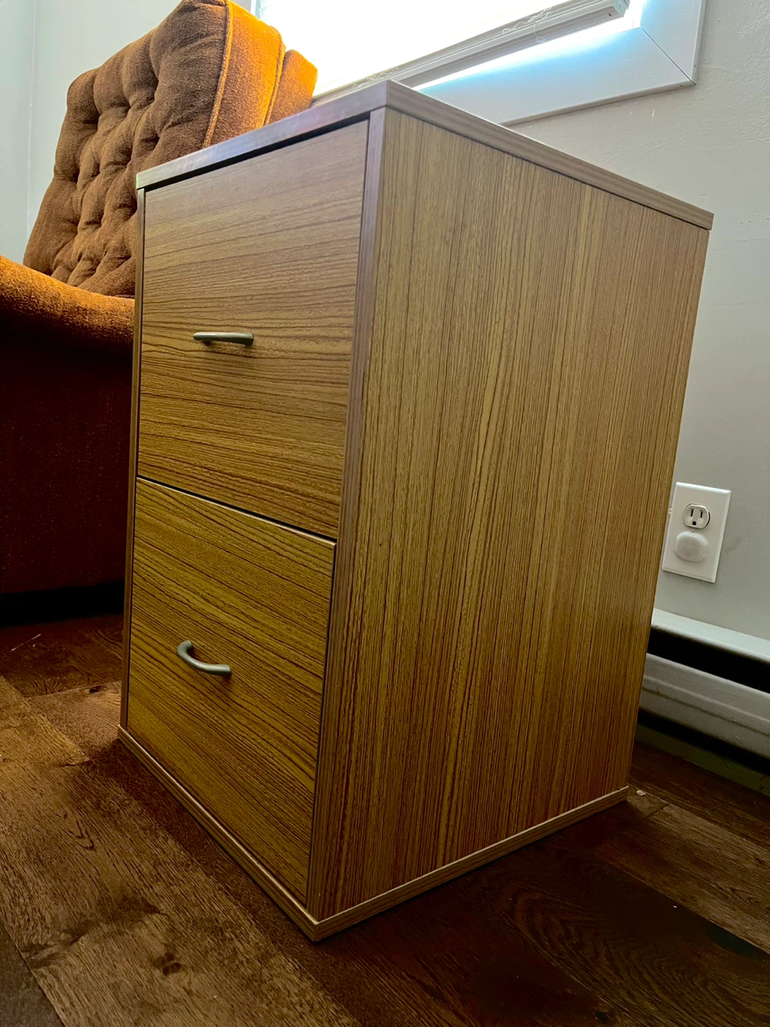 100% hard wood cabinet or night stand in great conditions - photo 2