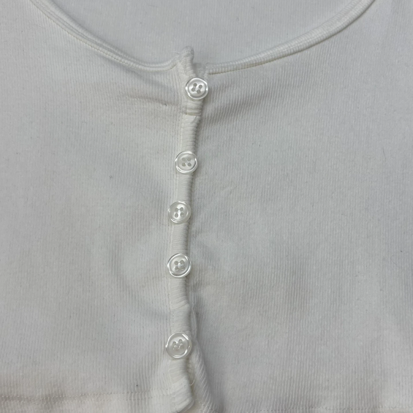 Ardene White Ribbed Scoopneck Button Front Crop Top Size Small - photo 3