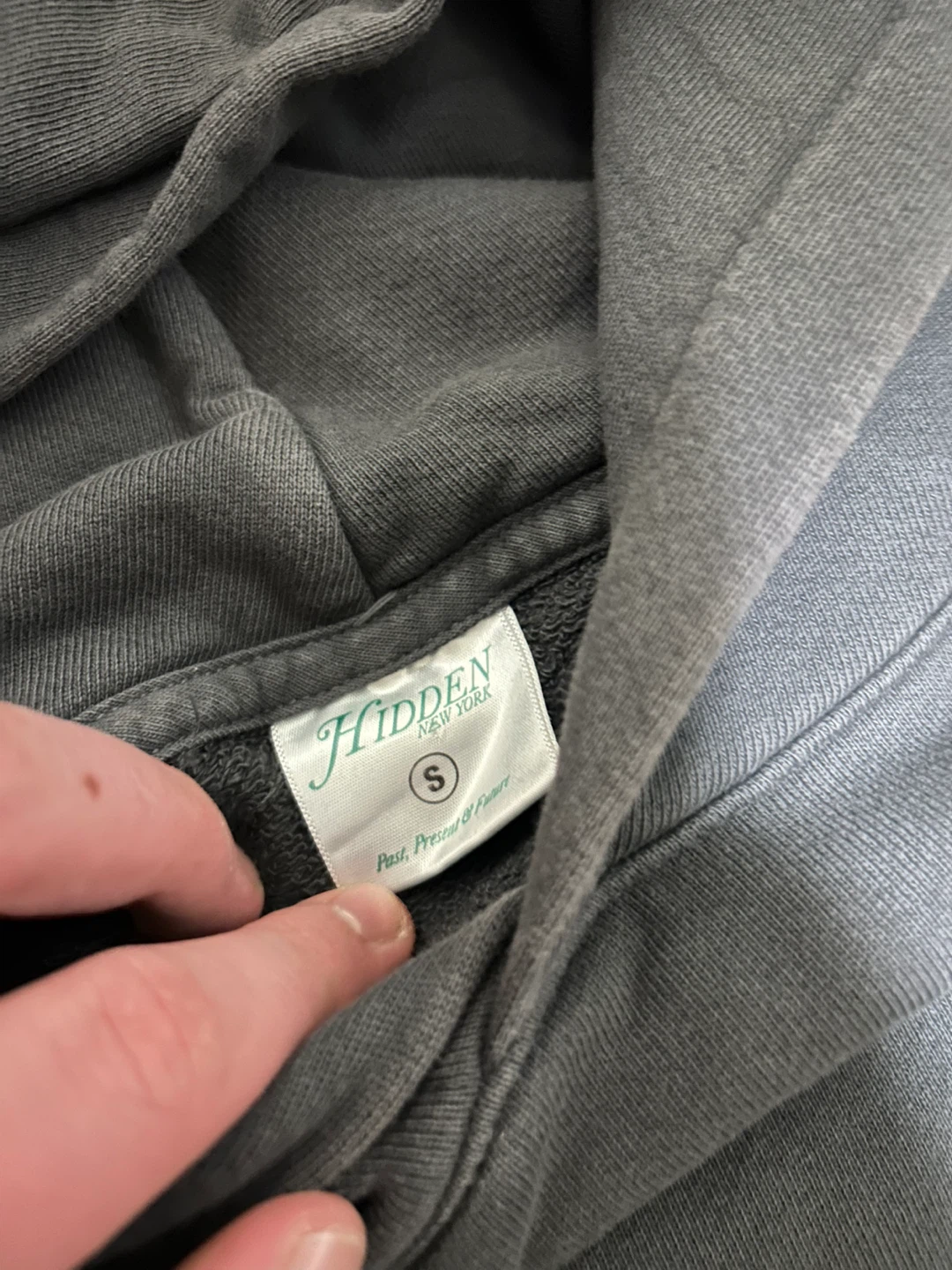 Hidden New York Hoodie - Size S - photo 2