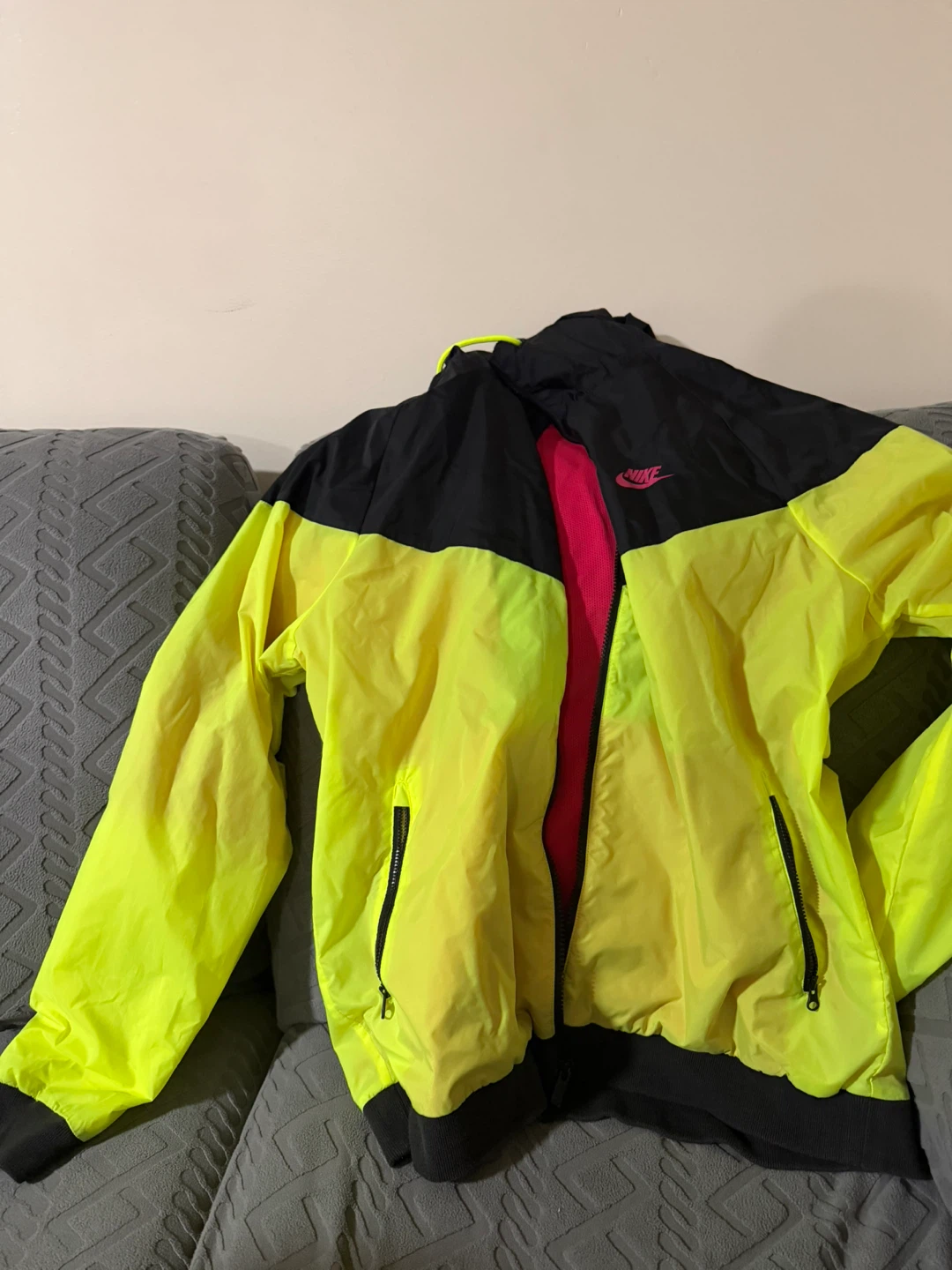 Nike Windbreaker Jacket - Yellow/Black