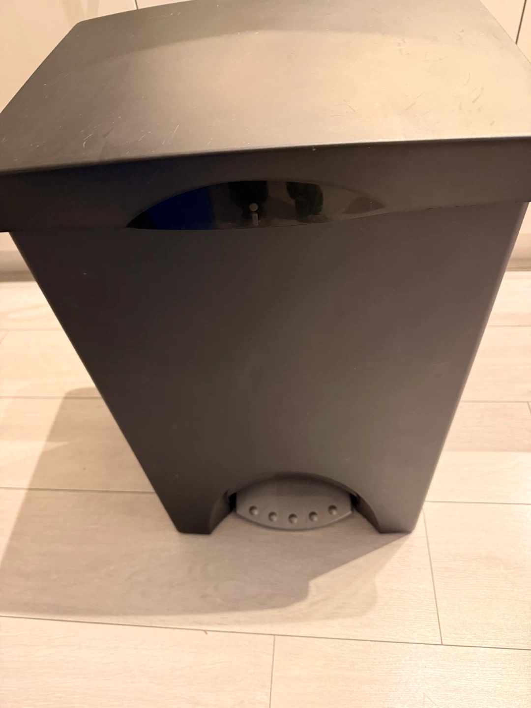 Trash can - photo 3