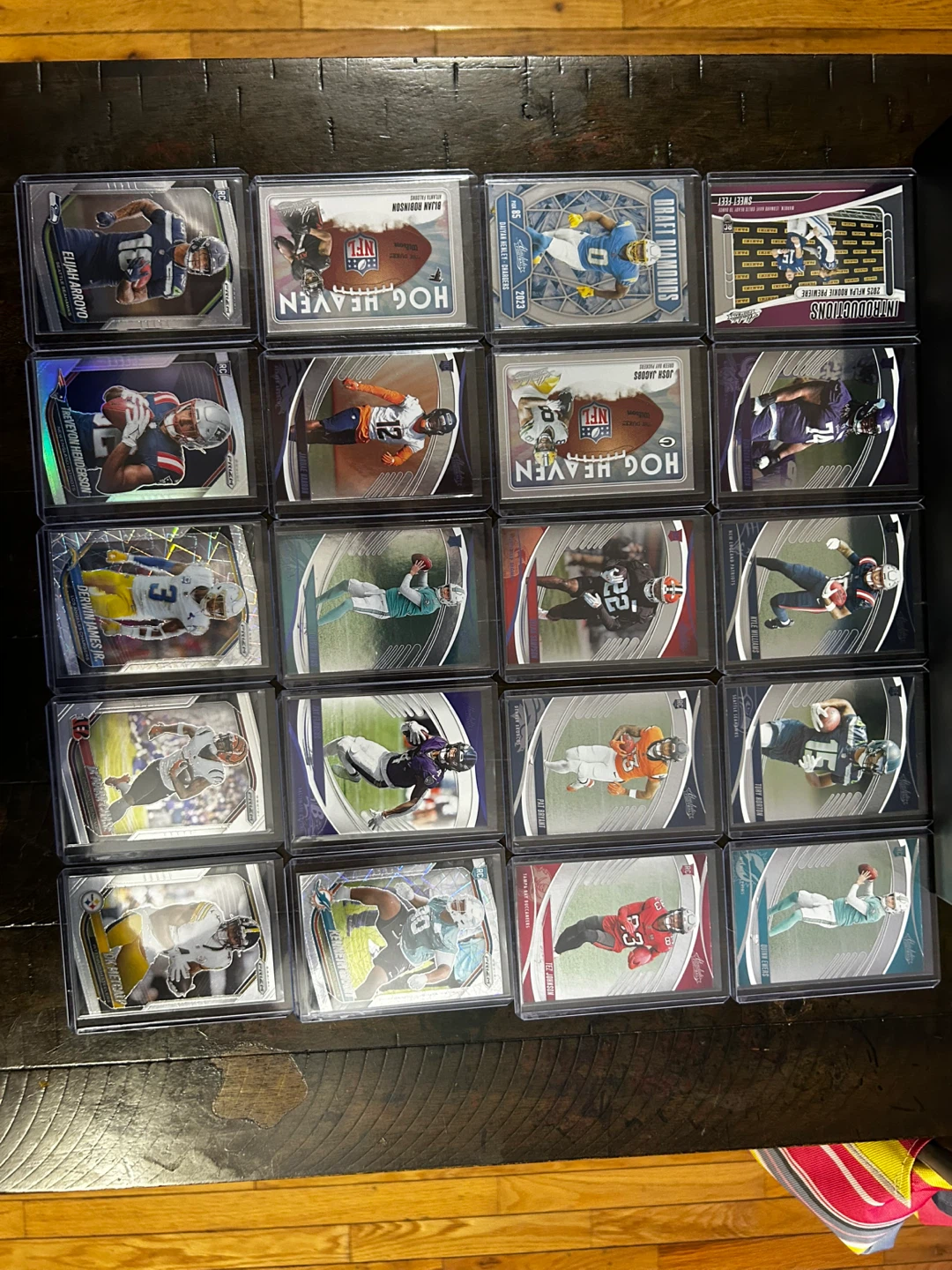 Lot of 24 NFL Football Trading Cards