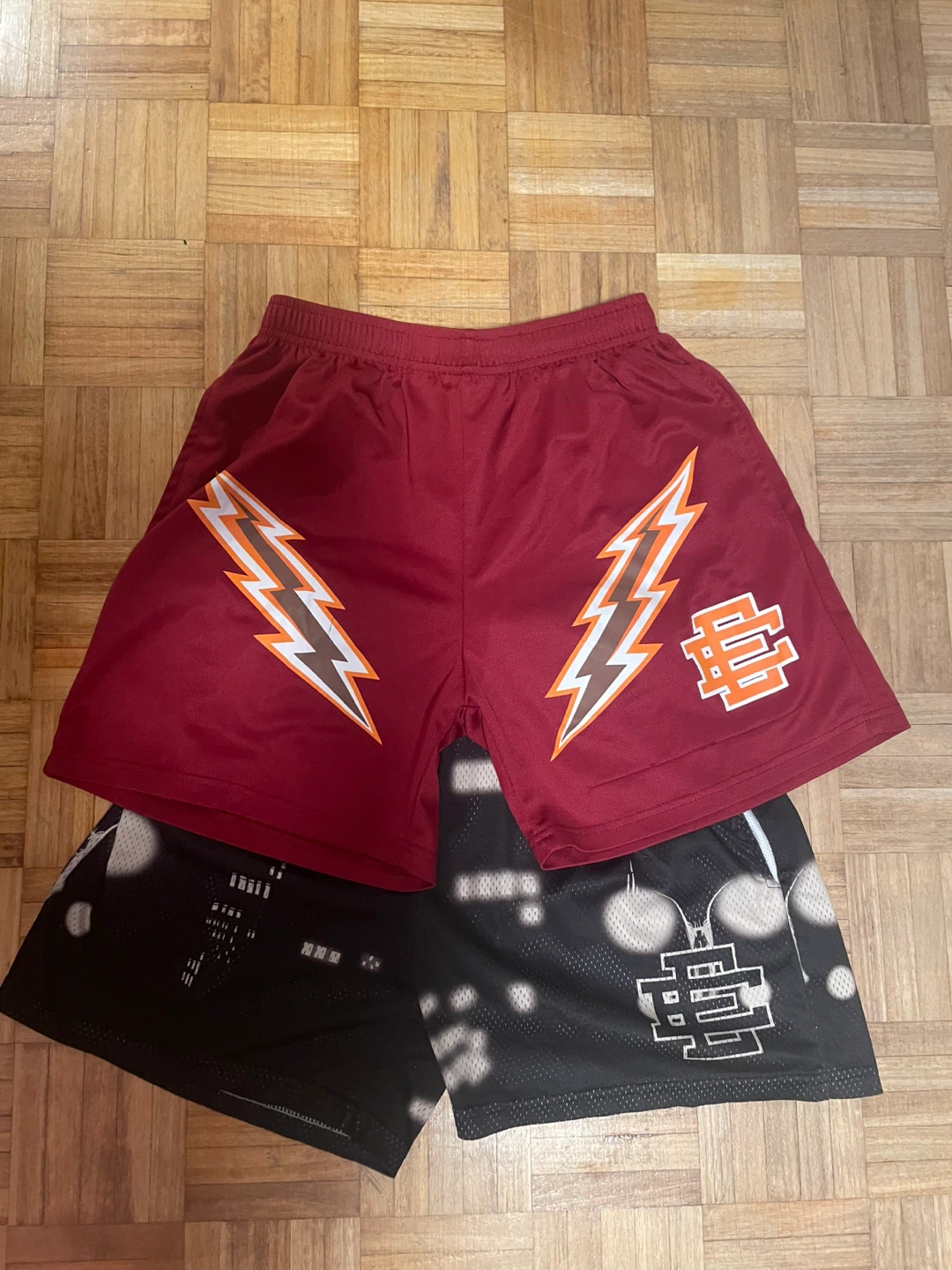 2 EE SHORTS