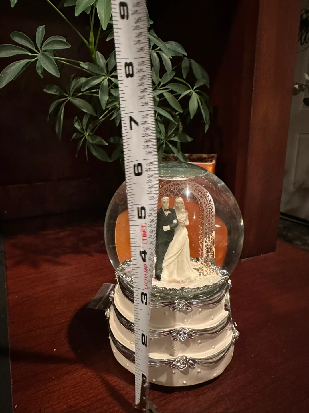Wedding Couple Musical Snow Globe - photo 5