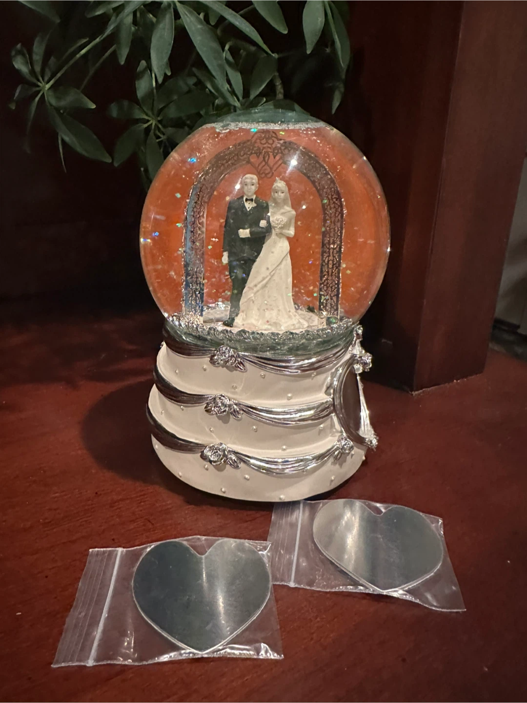 Wedding Couple Musical Snow Globe - photo 2