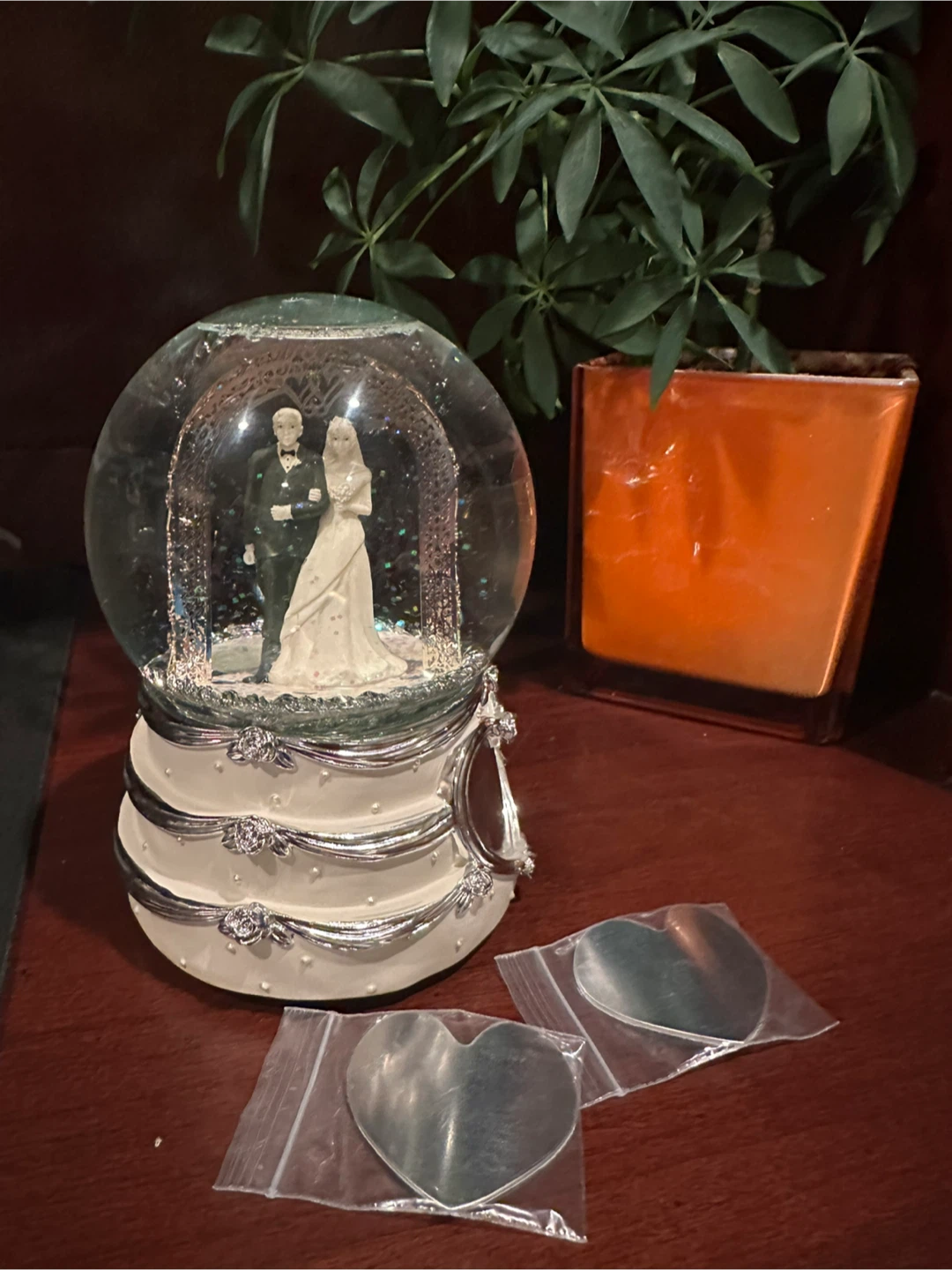 Wedding Couple Musical Snow Globe - photo 3