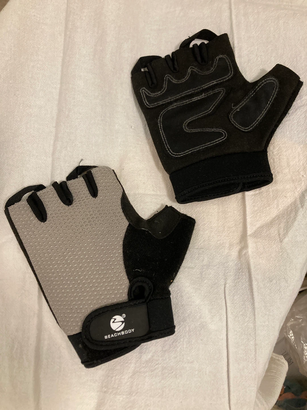 🧡 Beachbody Fingerless Workout Gloves