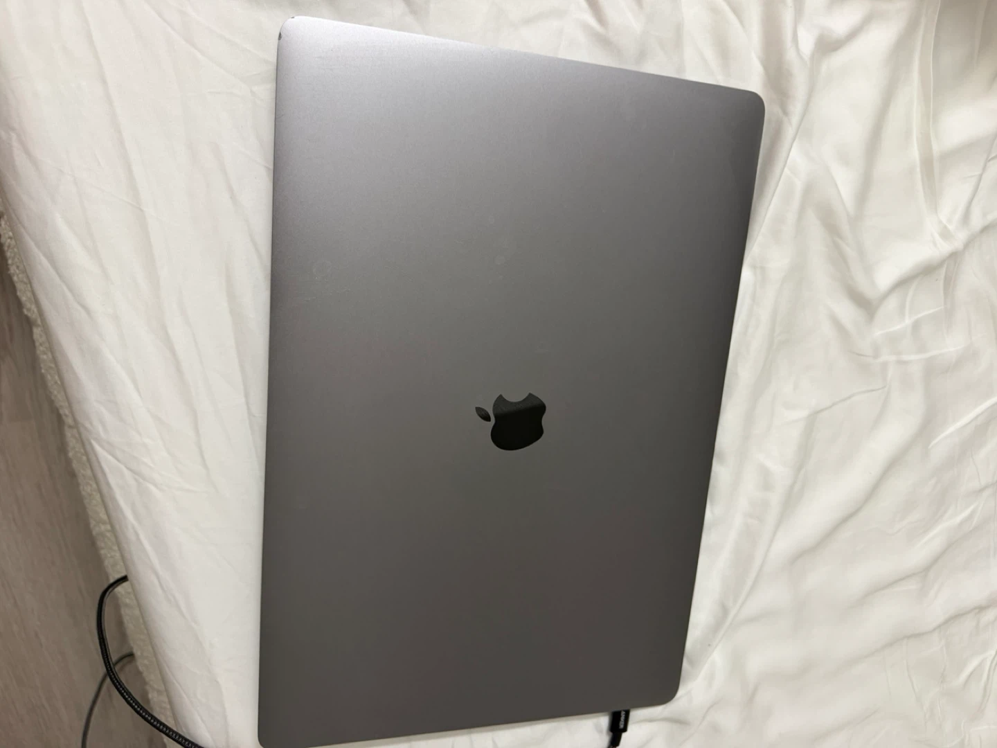 2019 MacBook Pro i9 2.4 GHz 16” 2TB SSD - photo 2