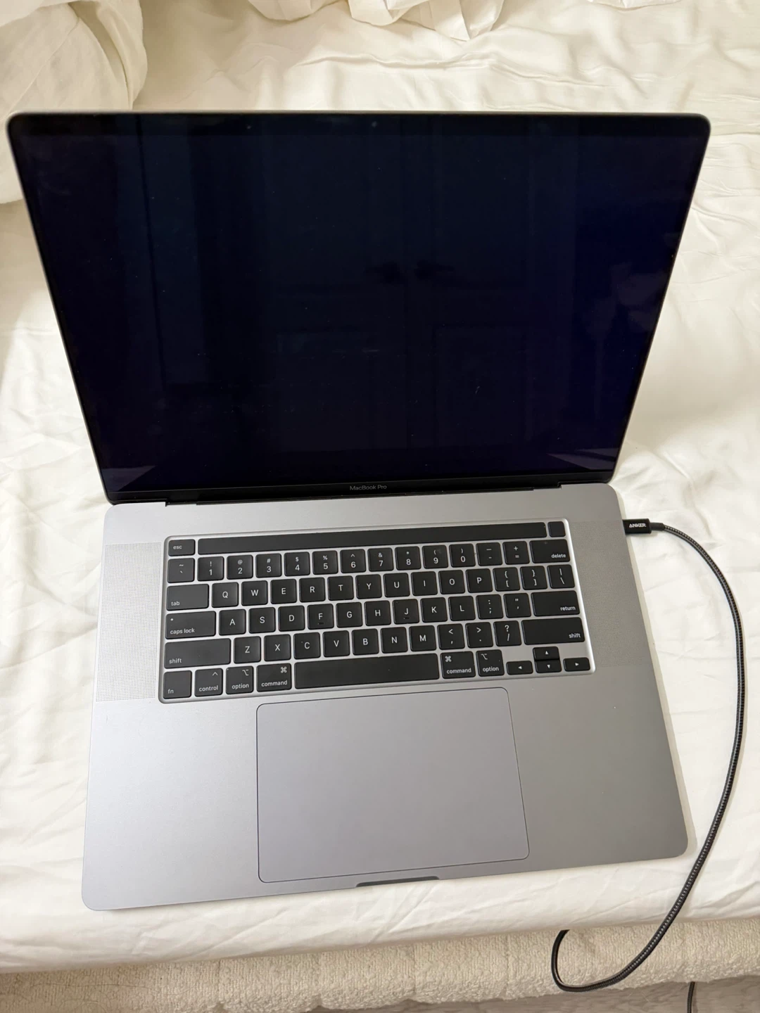 2019 MacBook Pro i9 2.4 GHz 16” 2TB SSD