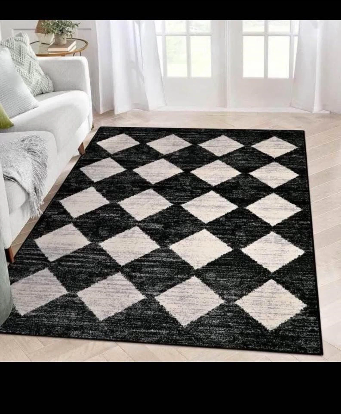 Area Rug - Black & White Diamond Pattern 5x7