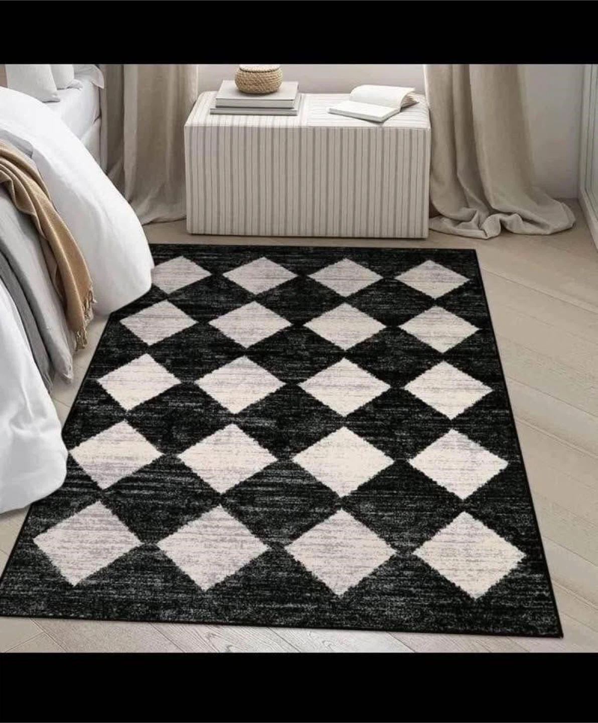 Area Rug - Black & White Diamond Pattern 5x7 - photo 2