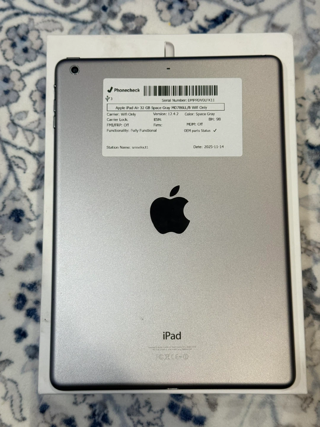 🥕Apple iPad Air 32 GB, Space Gray - Includes Box & Charger - photo 4