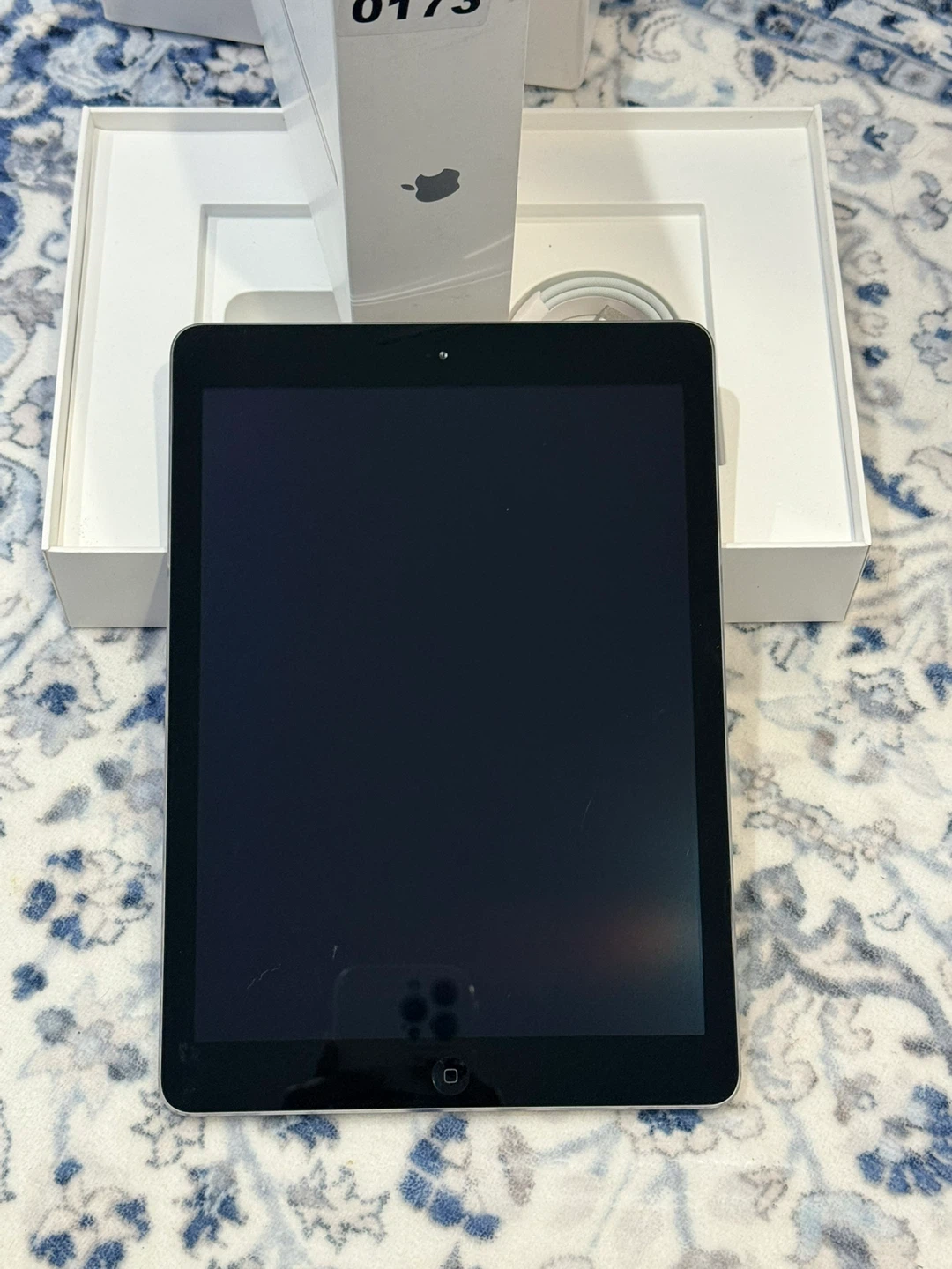 🥕Apple iPad Air 32 GB, Space Gray - Includes Box & Charger - photo 2