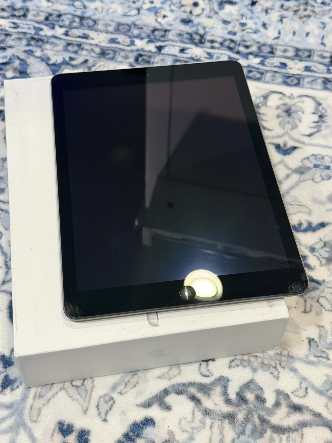 Apple iPad (4th Gen) with Box and Charger - photo 3