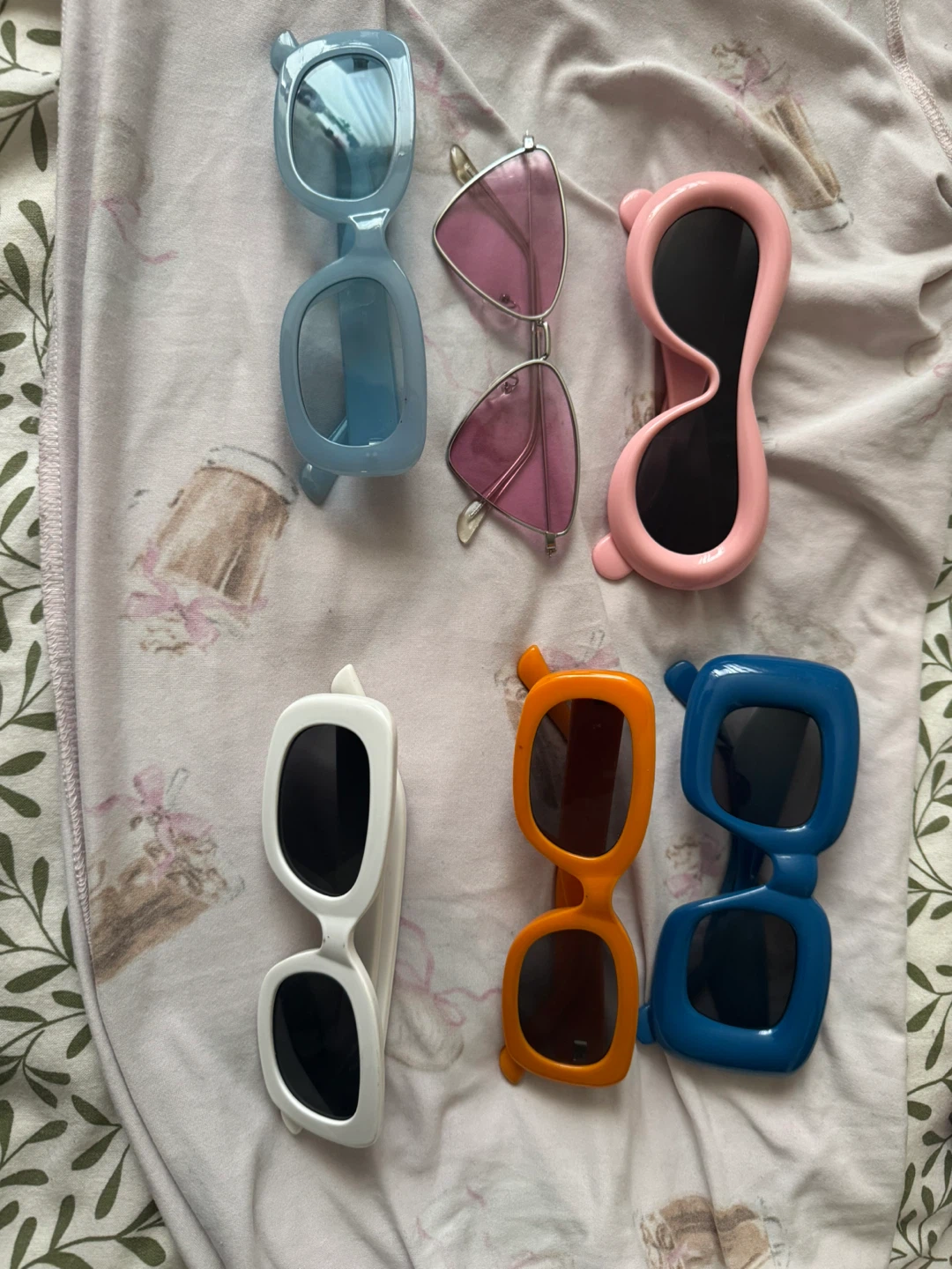 Assorted Colourful Fashion Sunglasses - photo 2