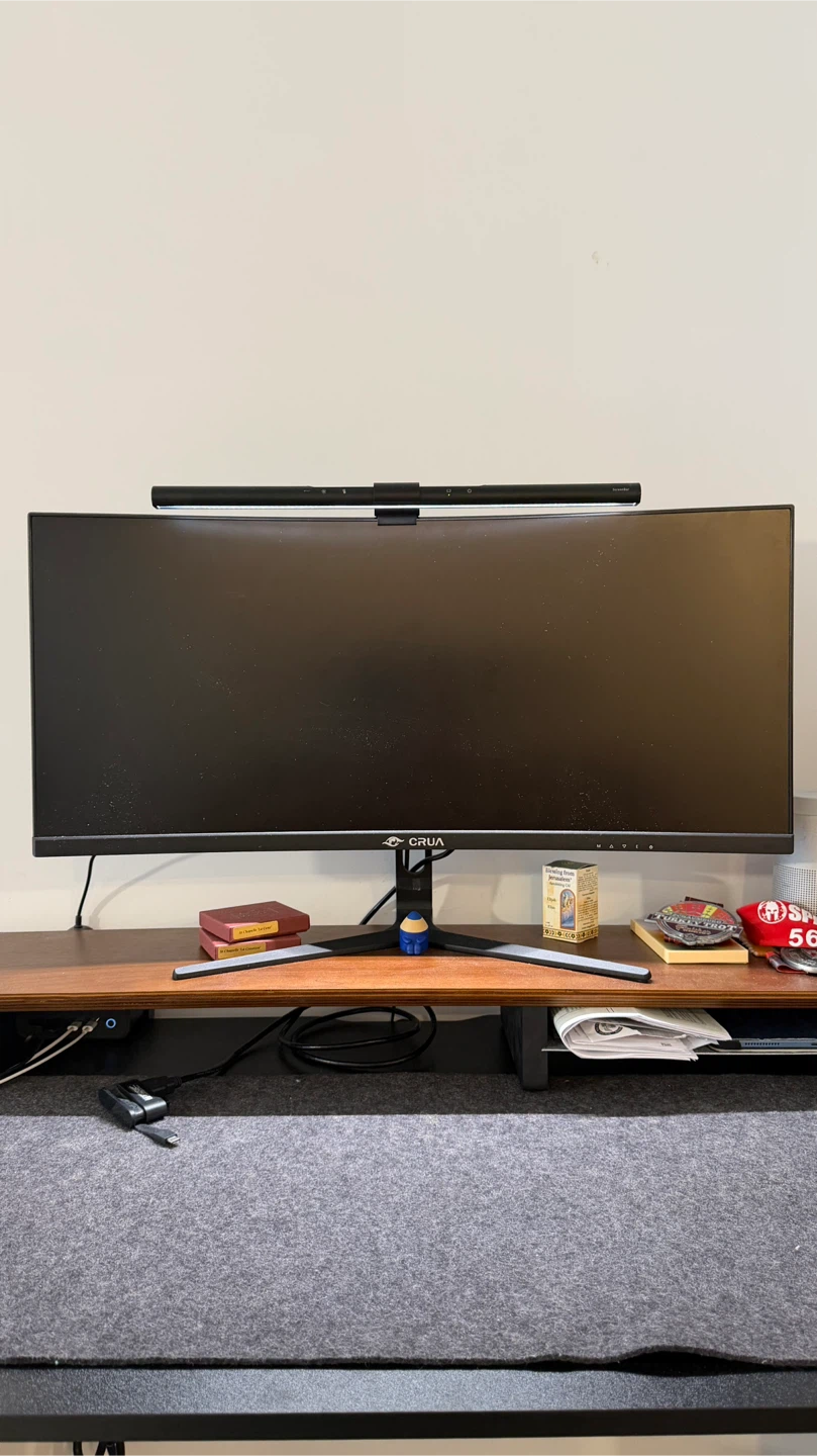 CRUA Curve Monitor with BenQ Monitor light