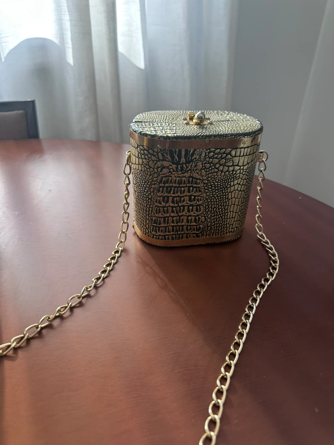 Vintage Gold Crocodile Pattern Purse with Gold Chain - photo 3