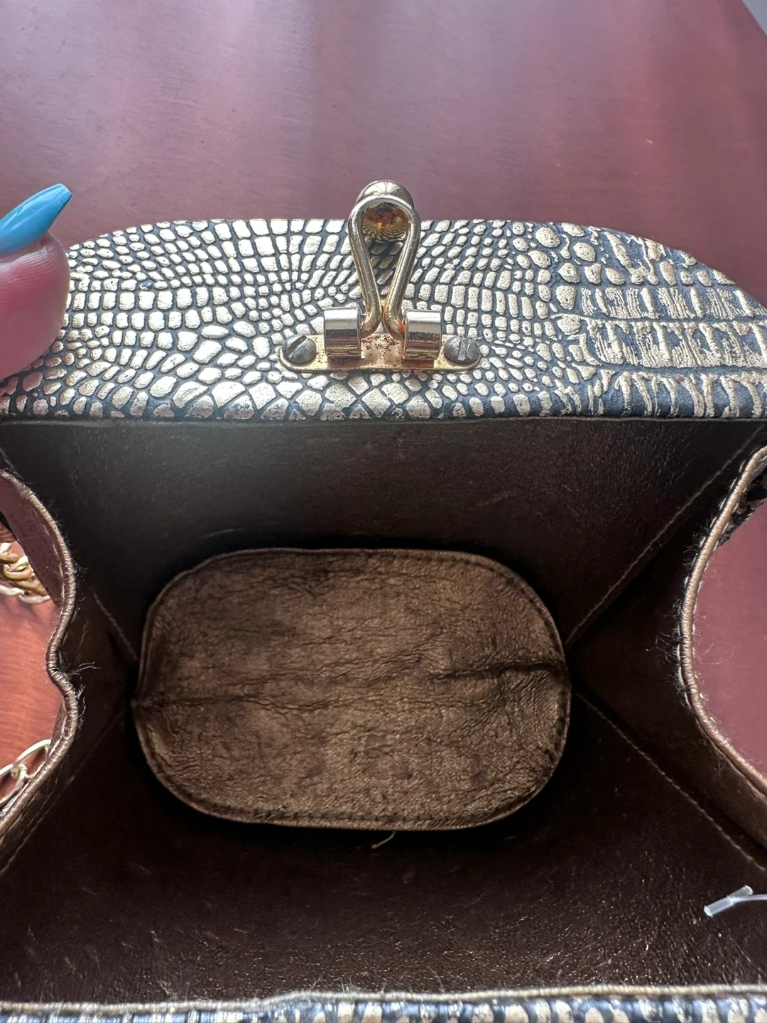Vintage Gold Crocodile Pattern Purse with Gold Chain - photo 5