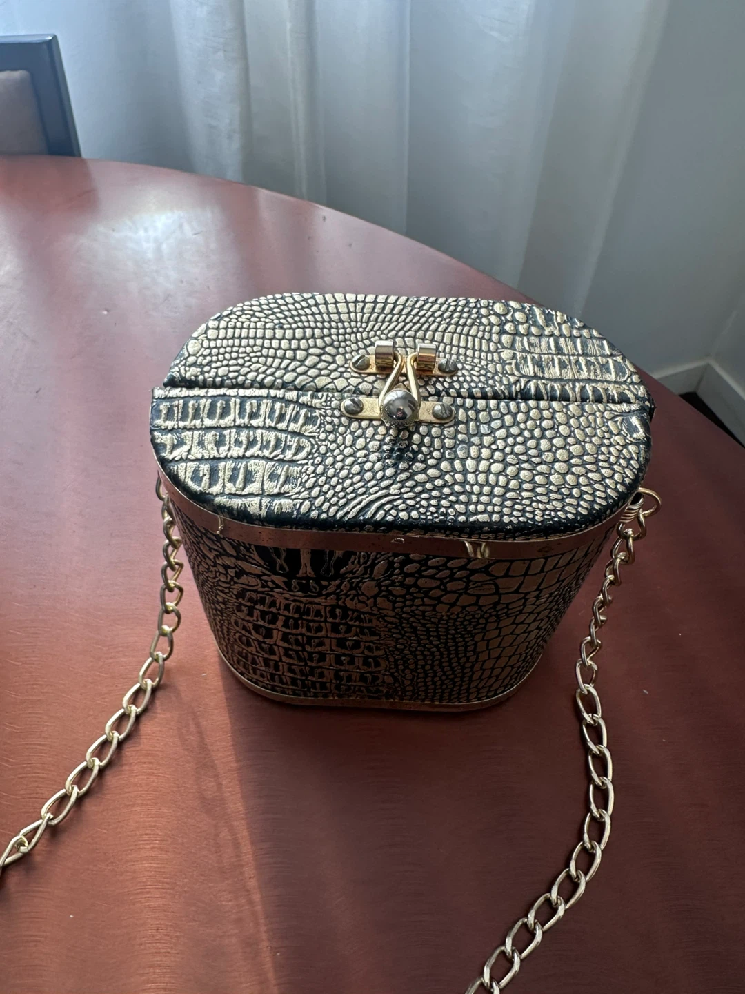 Vintage Gold Crocodile Pattern Purse with Gold Chain - photo 4
