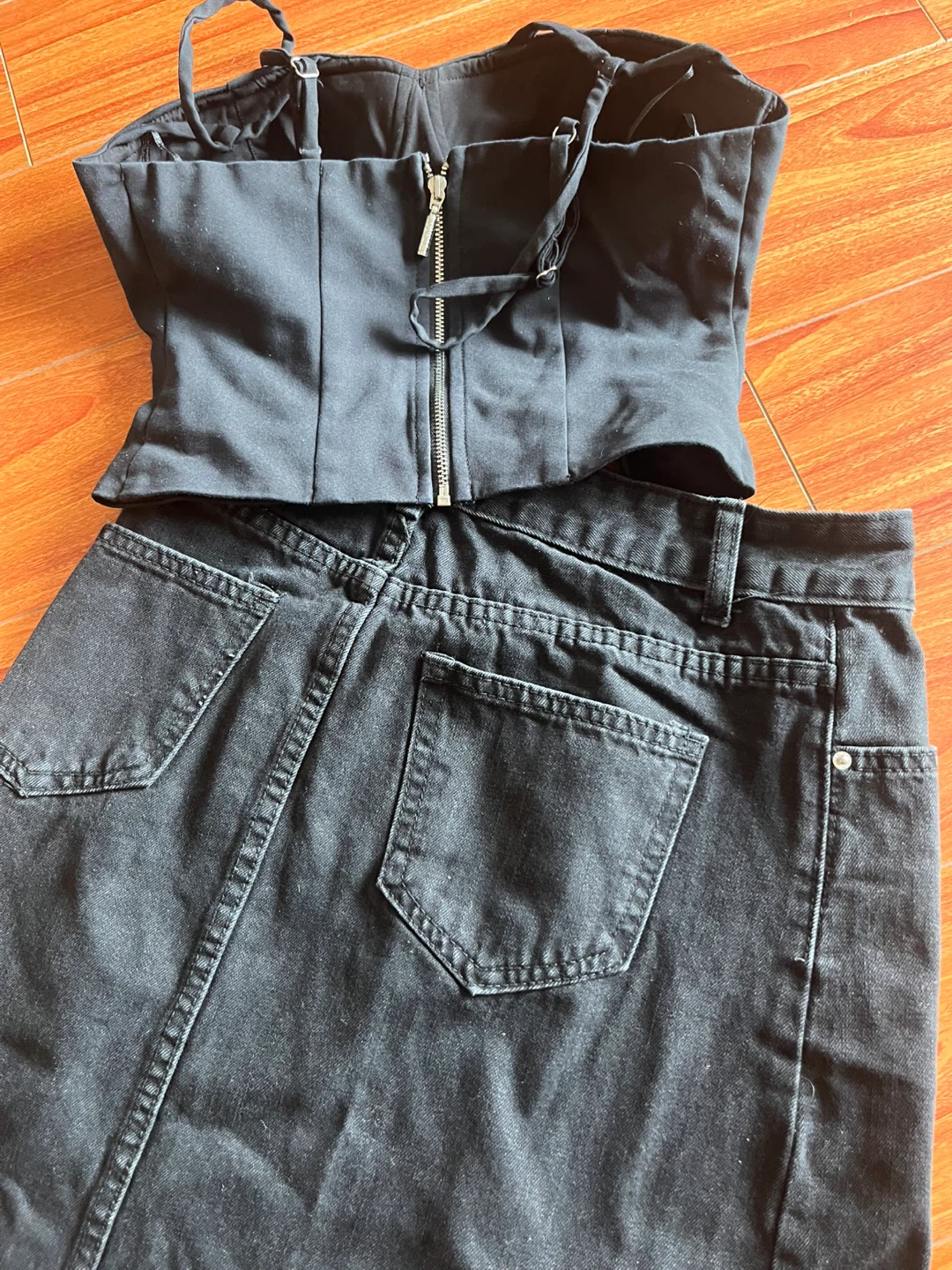 Black Guess Corset Top and Midi Skirt Set - photo 5
