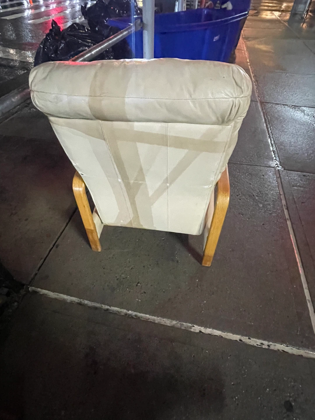 Cream Leather Armchair with Wood Frame - photo 2