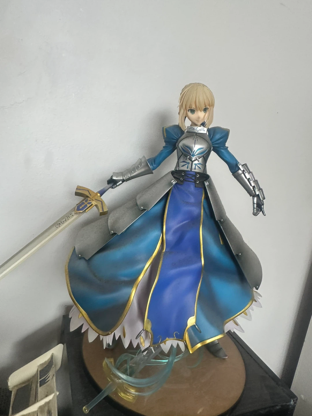 Rare 1:4 scale Artoria Pendragon Statue - photo 2