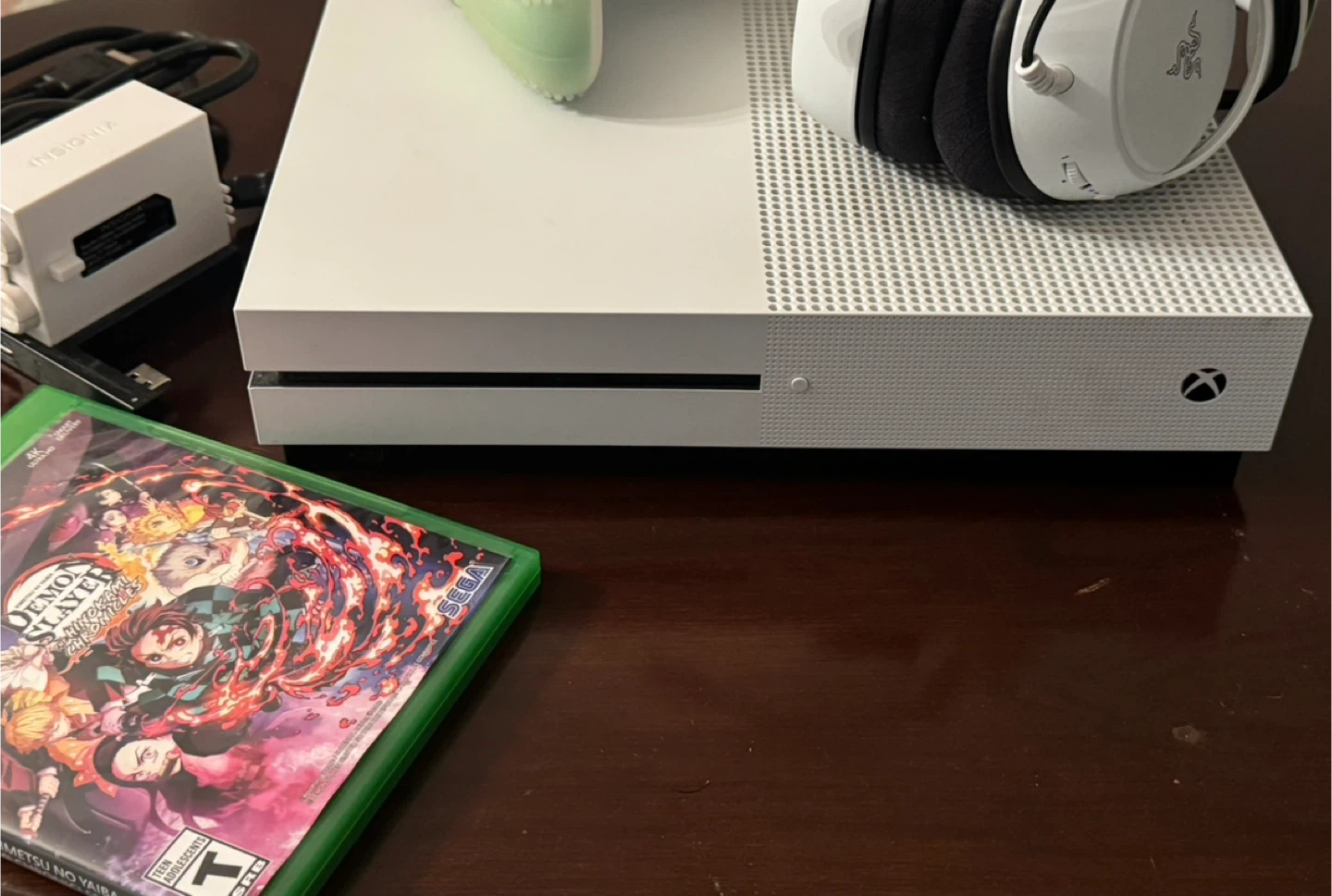 Microsoft Xbox One S 500GB Console - Model 1681 - photo 2