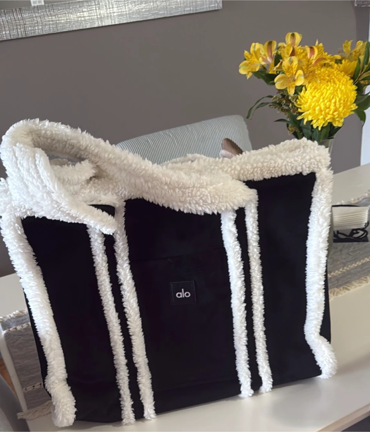 Alo Winterfun Tote Bag - Black/White Sherpa - photo 2
