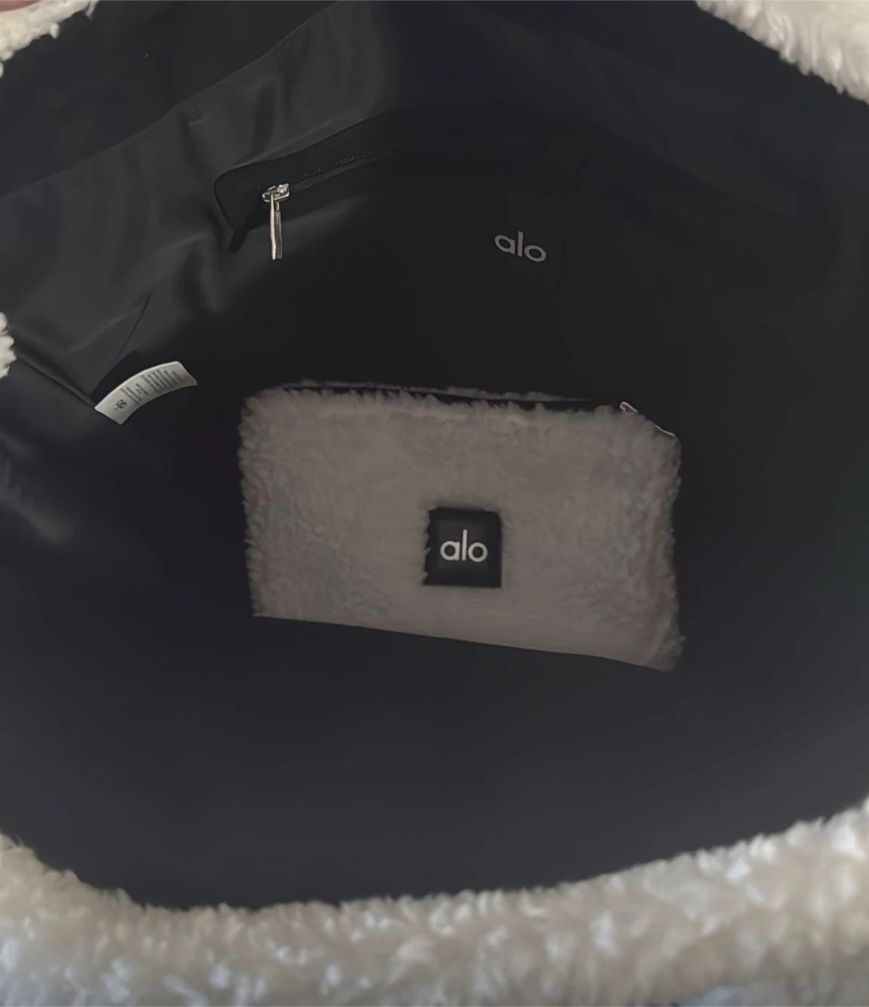 Alo Winterfun Tote Bag - Black/White Sherpa - photo 4