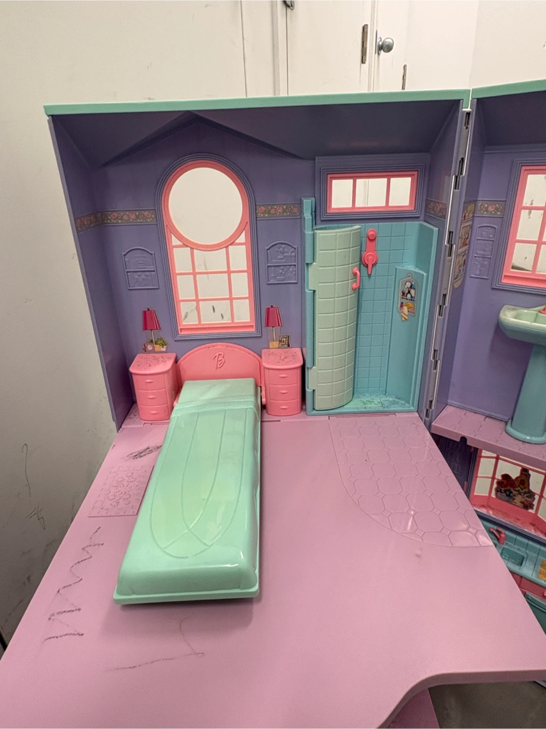 Barbie Dreamhouse Foldable Dollhouse
