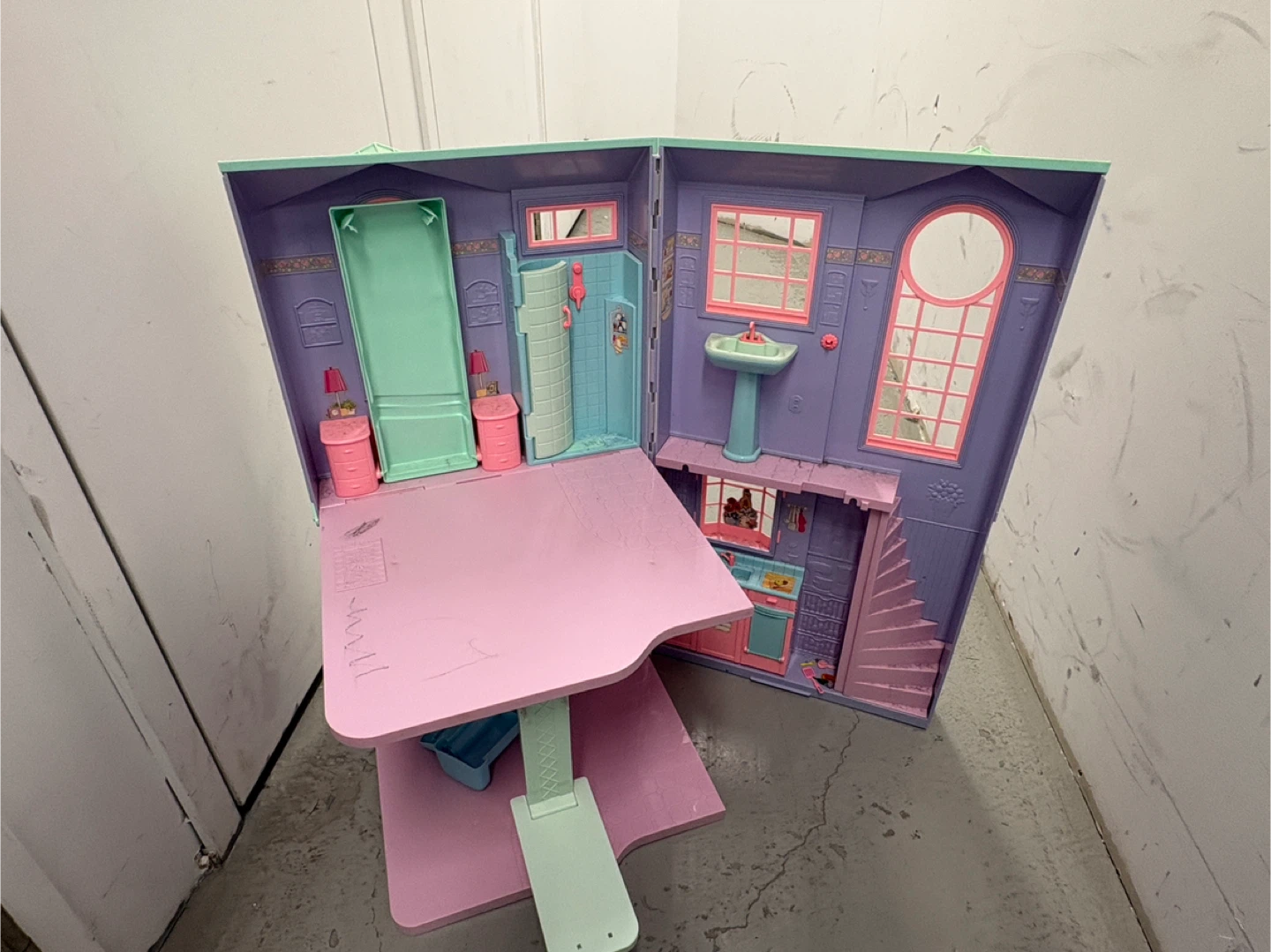 Barbie Dreamhouse Foldable Dollhouse - photo 5