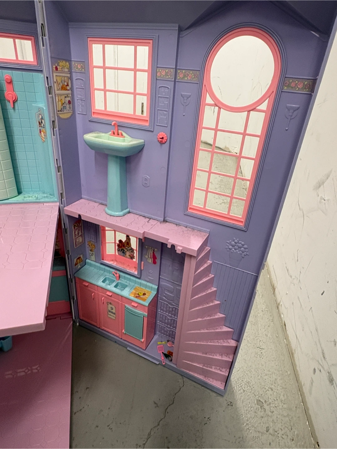 Barbie Dreamhouse Foldable Dollhouse - photo 4