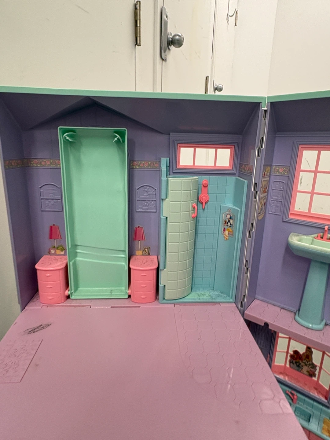 Barbie Dreamhouse Foldable Dollhouse - photo 2