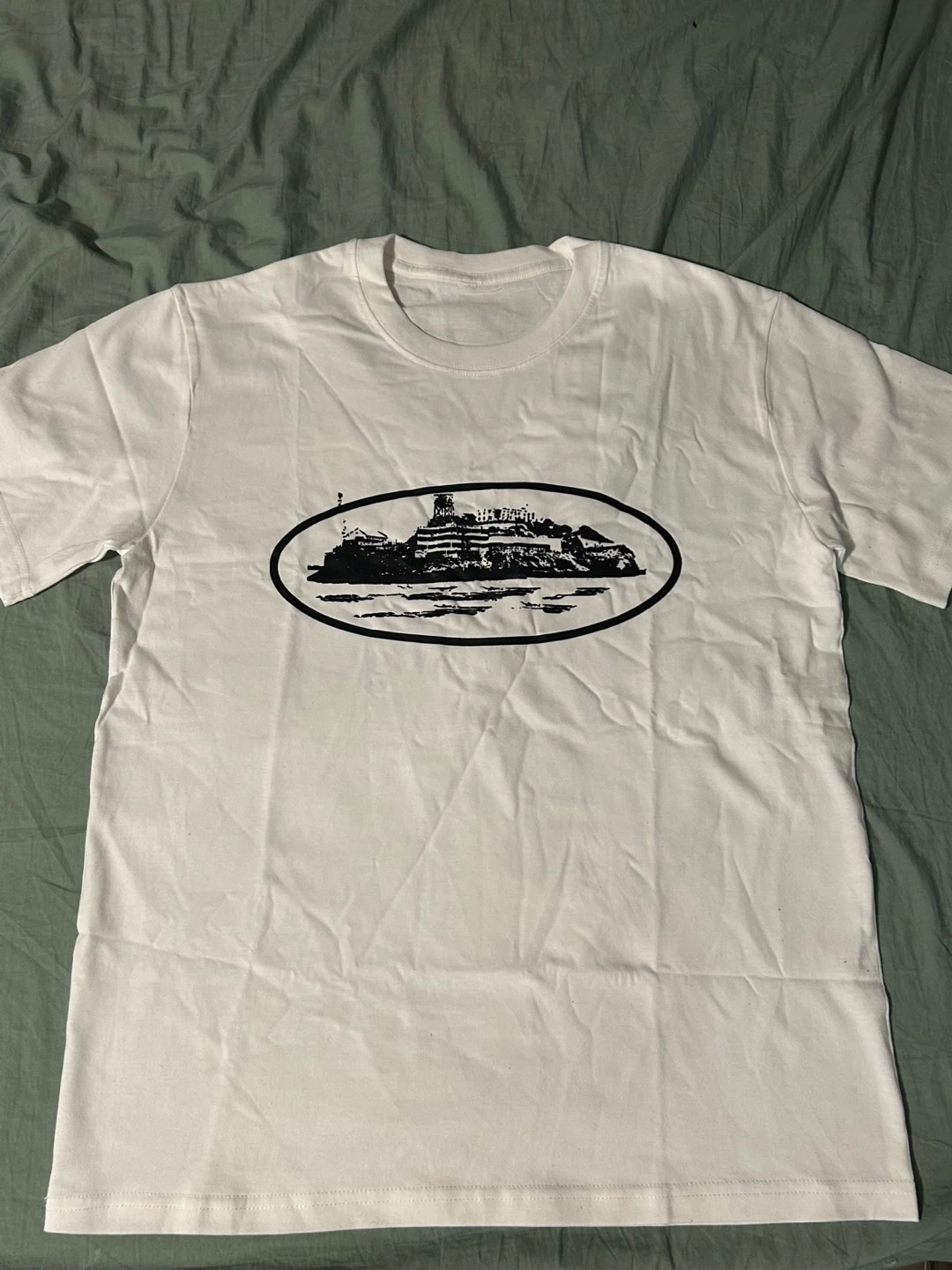 White corteiz T-Shirt with Oval Island Graphic