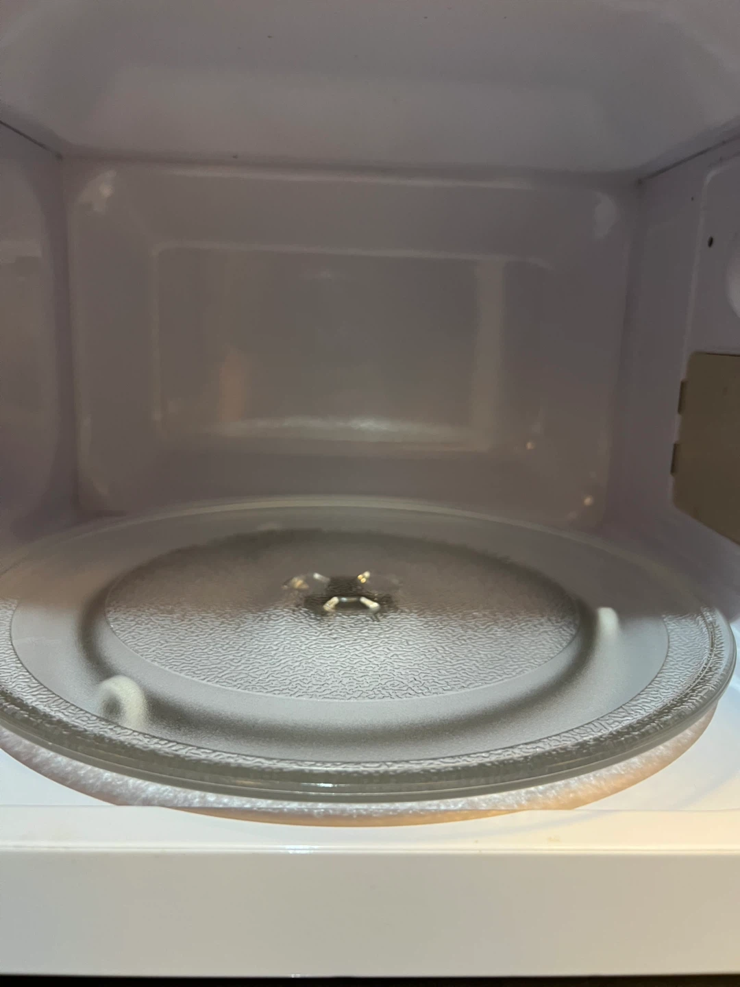 Hamilton Beach 0.7 cu. ft. Microwave Oven - photo 2