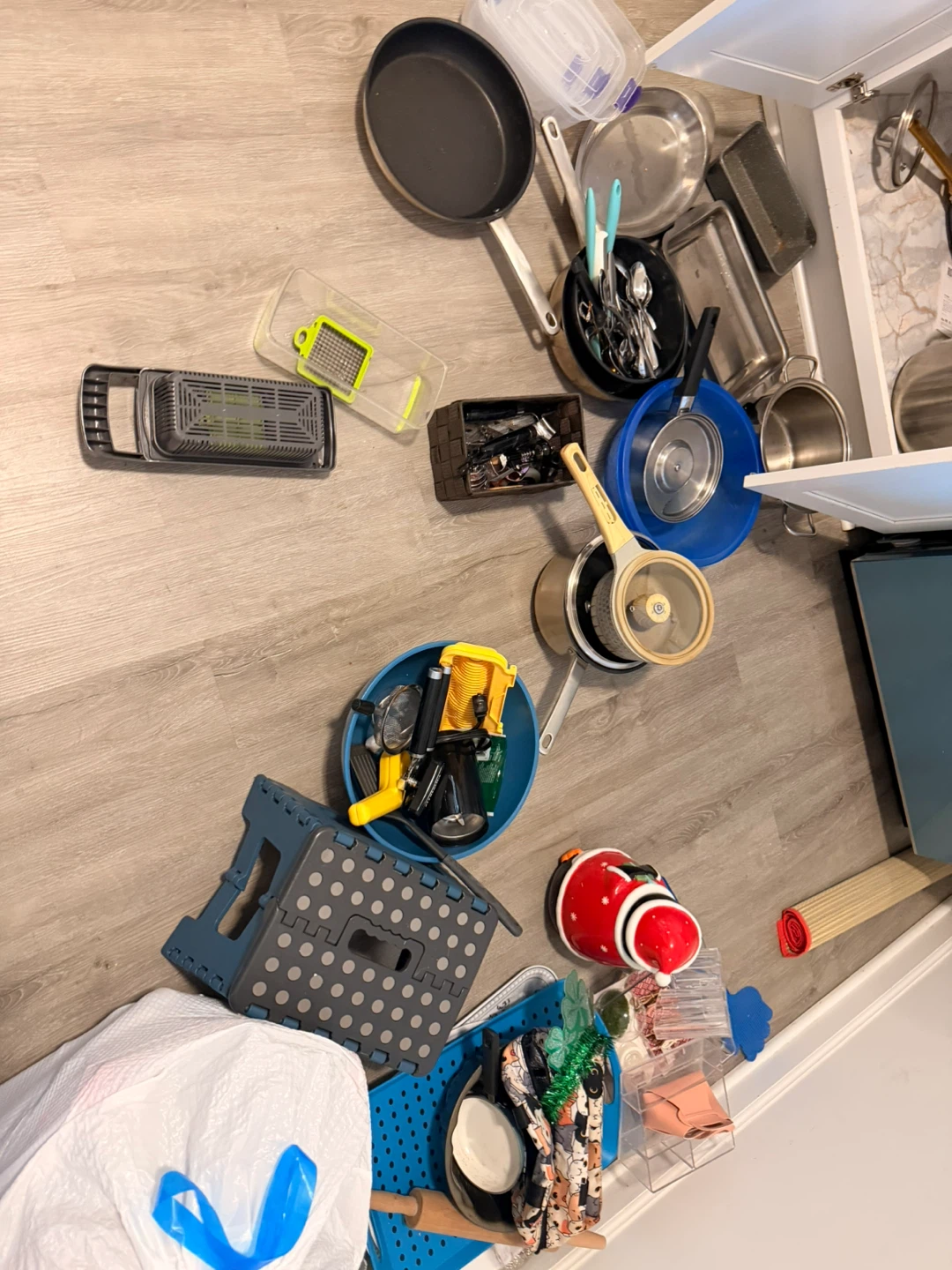 Assorted Kitchenware and Cookware Set - photo 3