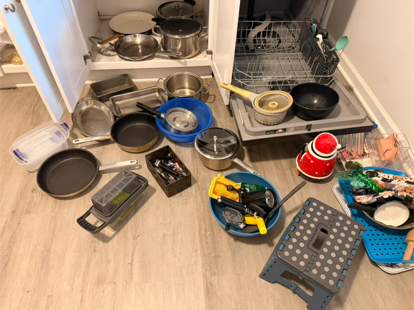 Assorted Kitchenware and Cookware Set - photo 4