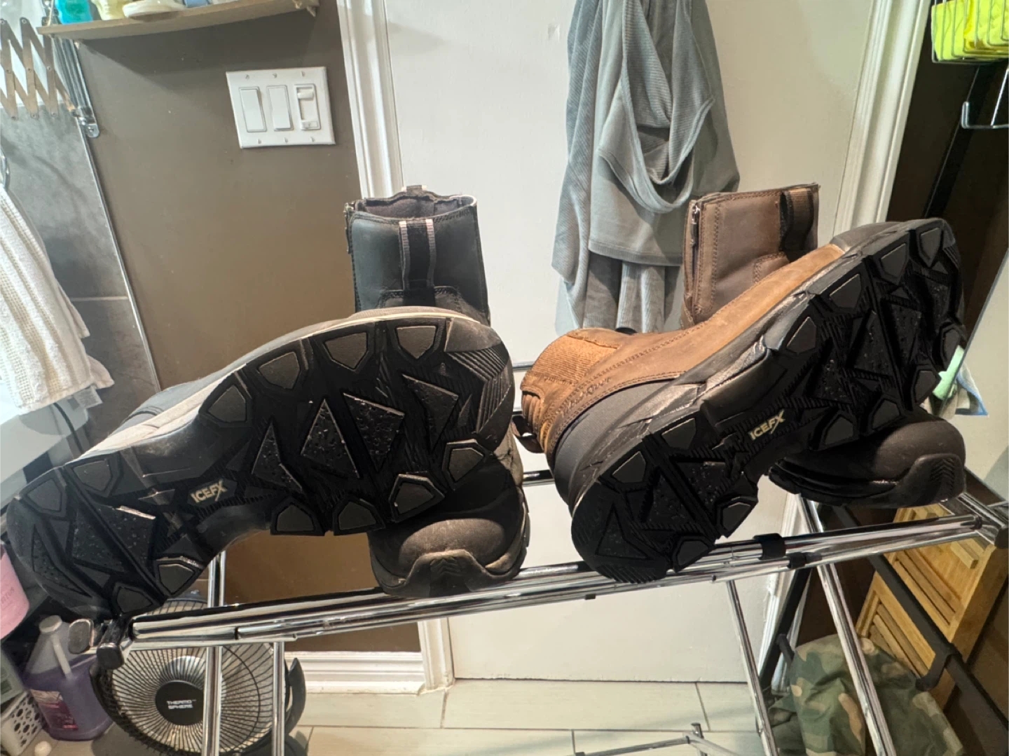 Arctic Ice Traction Boots men’s 9 - photo 2