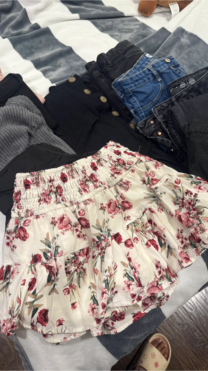 Bundle of Old Navy and Zara Jeans, Skirts, etc - photo 2