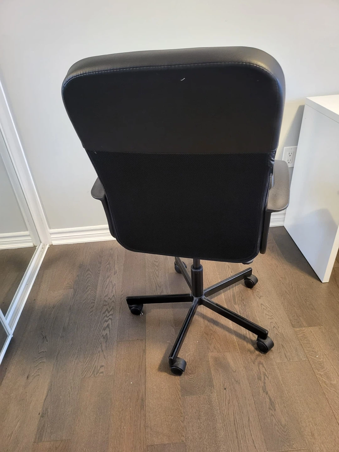 Black Office Chair - photo 3