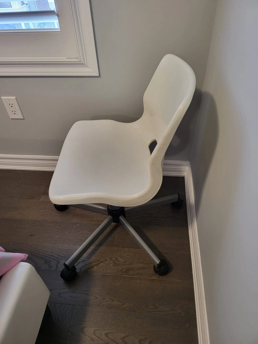 White Swivel Desk Chair - photo 2