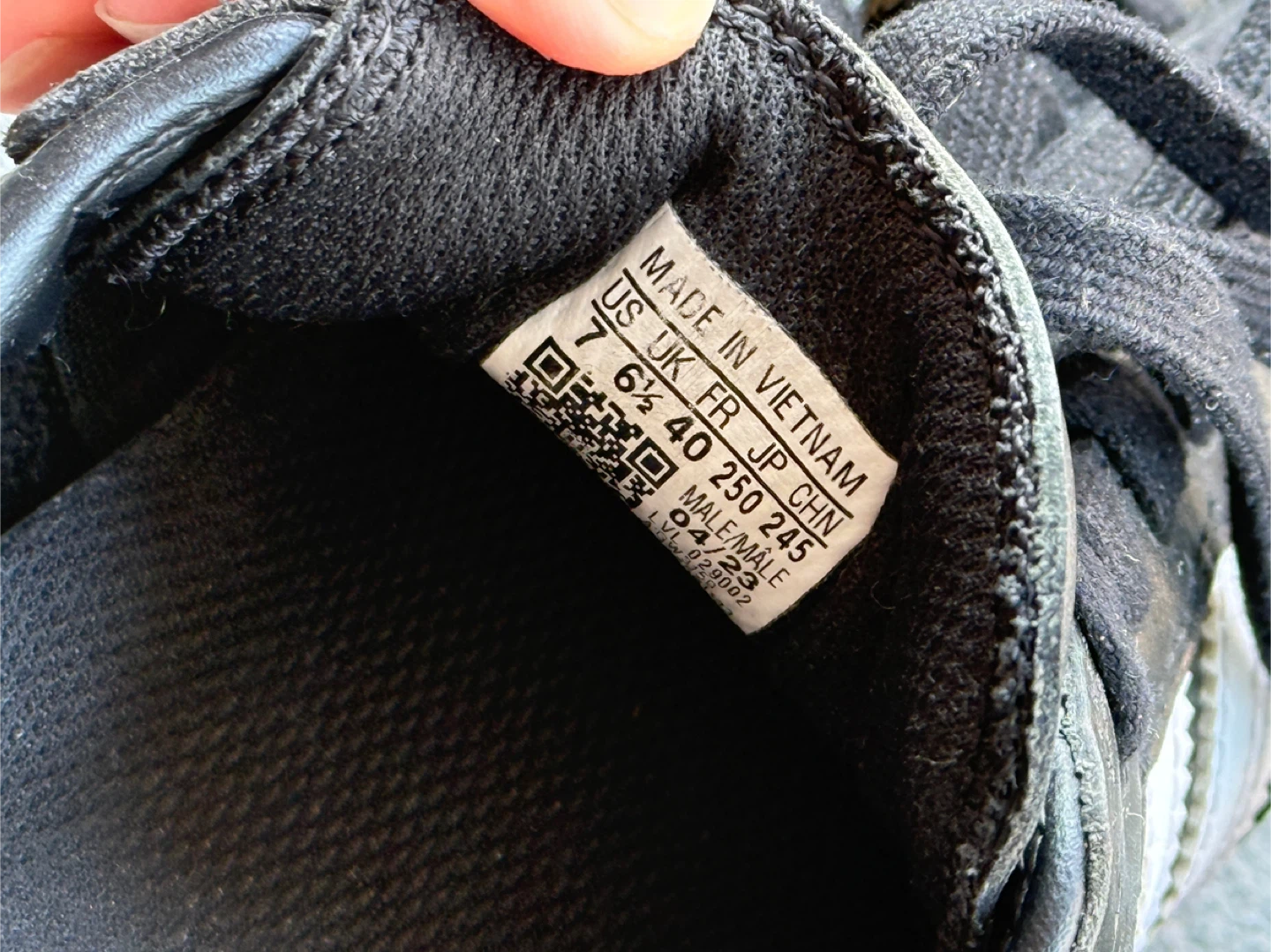 Adidas Samba Sneakers – Size 7 - photo 3