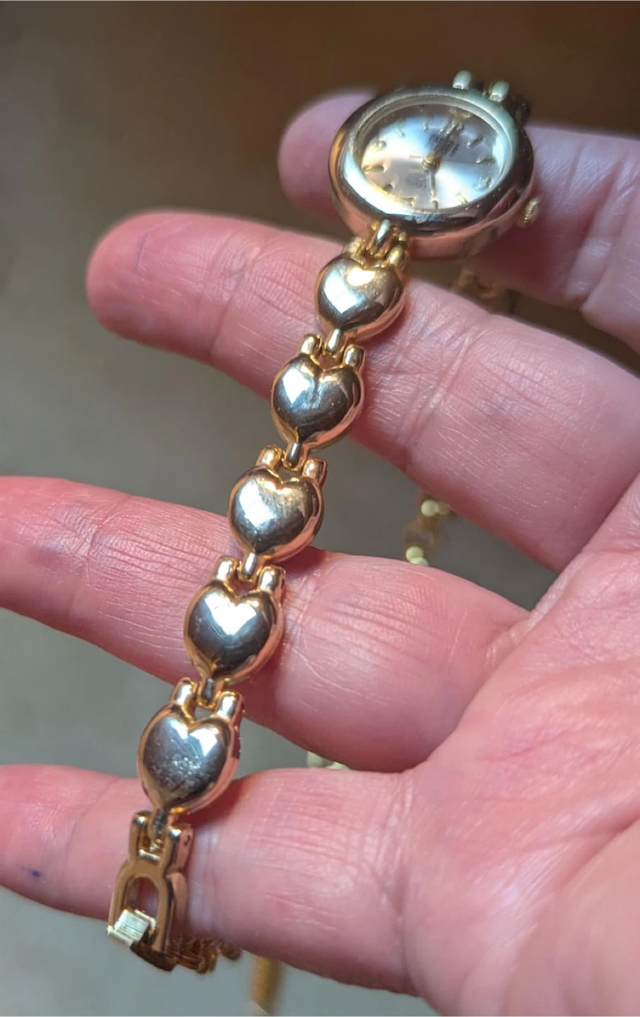 Vintage Faded Glory Gold Tone Watch: Heart Link Band - photo 5