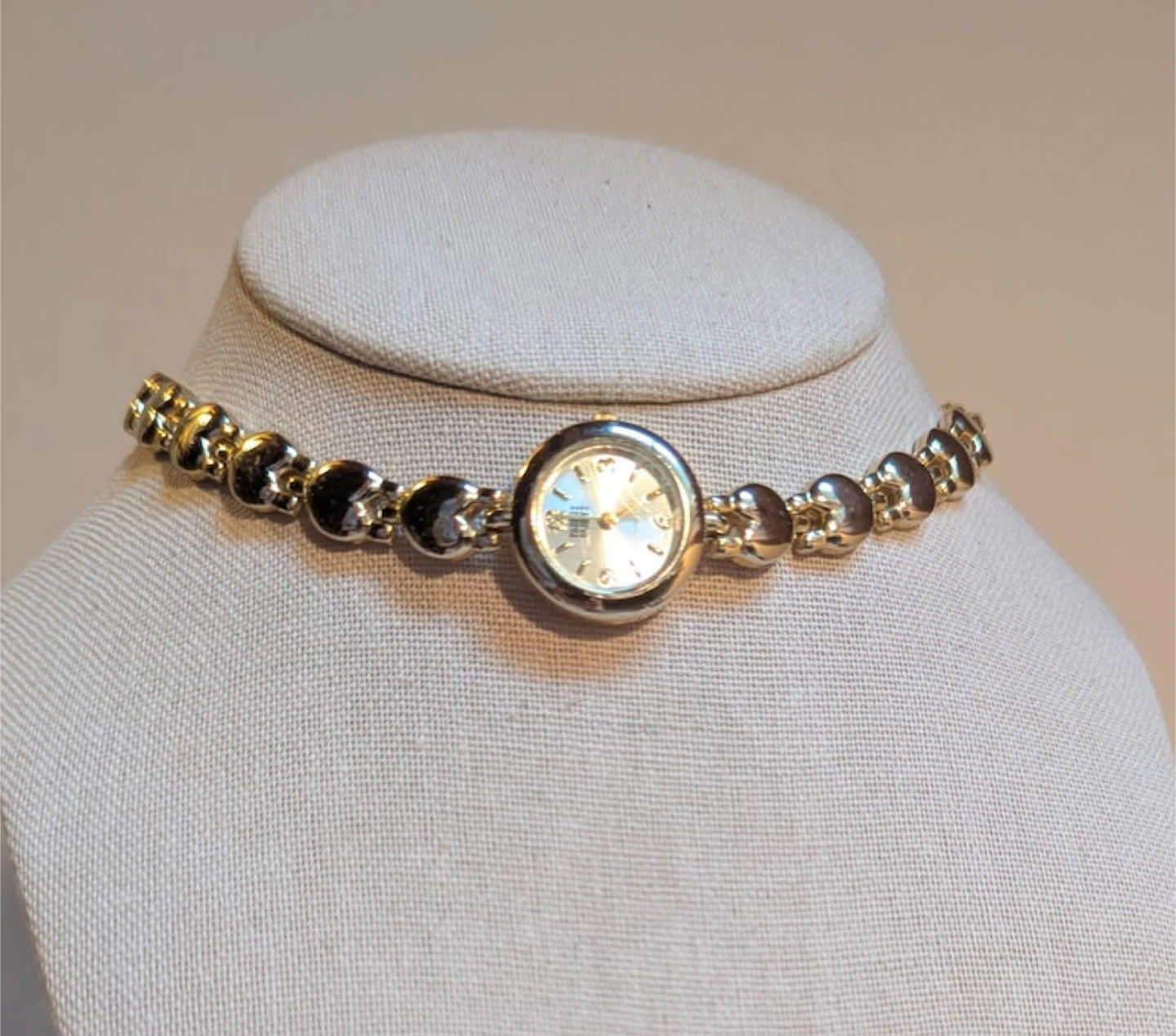 Vintage Faded Glory Gold Tone Watch: Heart Link Band - photo 3