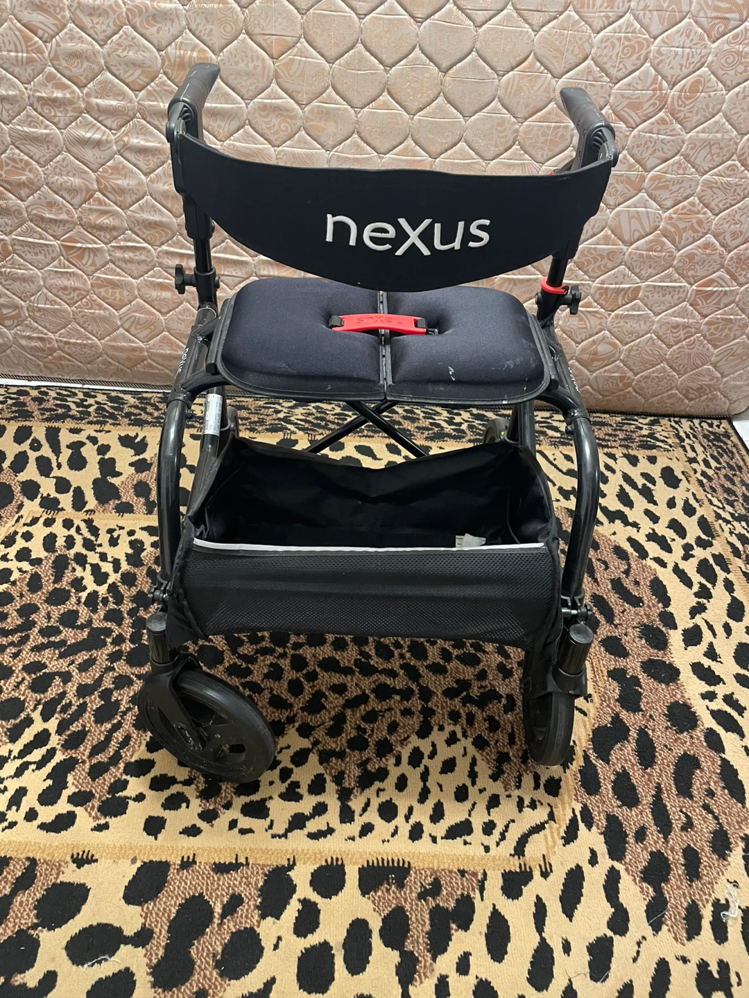 Nexus Walker with Seat and Bag - photo 5