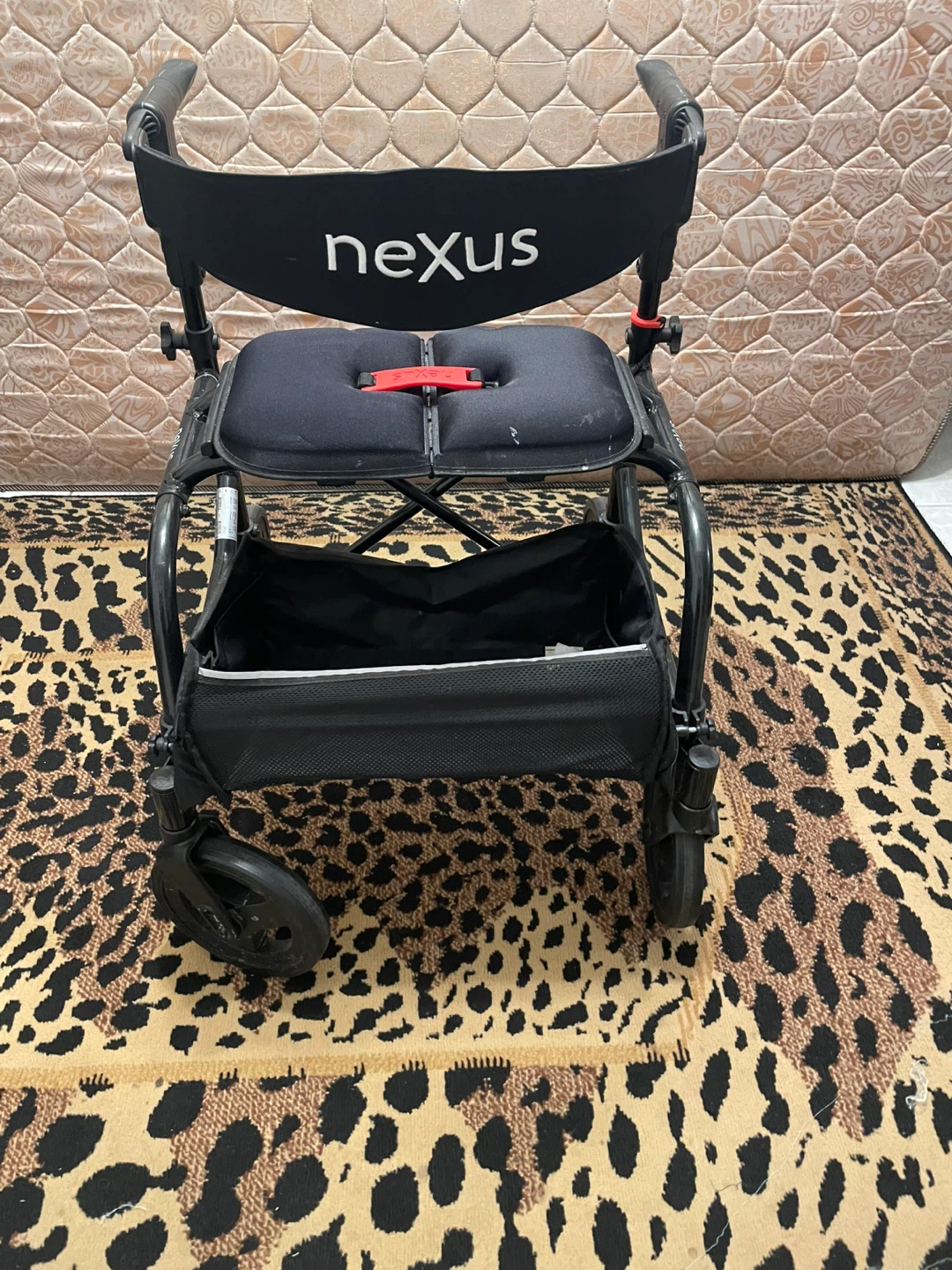 Nexus Walker with Seat and Bag - photo 4