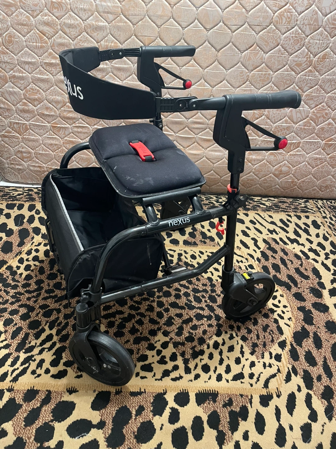 Nexus Walker with Seat and Bag - photo 2