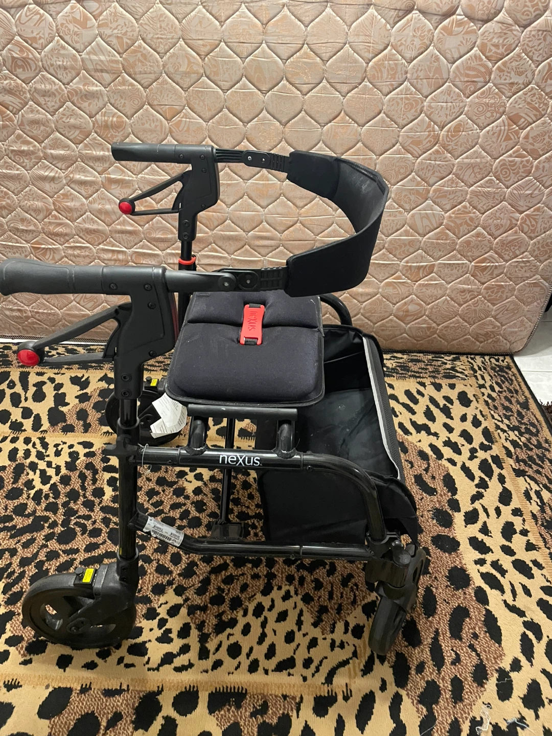 Nexus Walker with Seat and Bag - photo 3